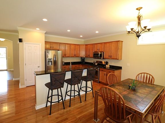 3rd image of 44 Woodscape Dr
