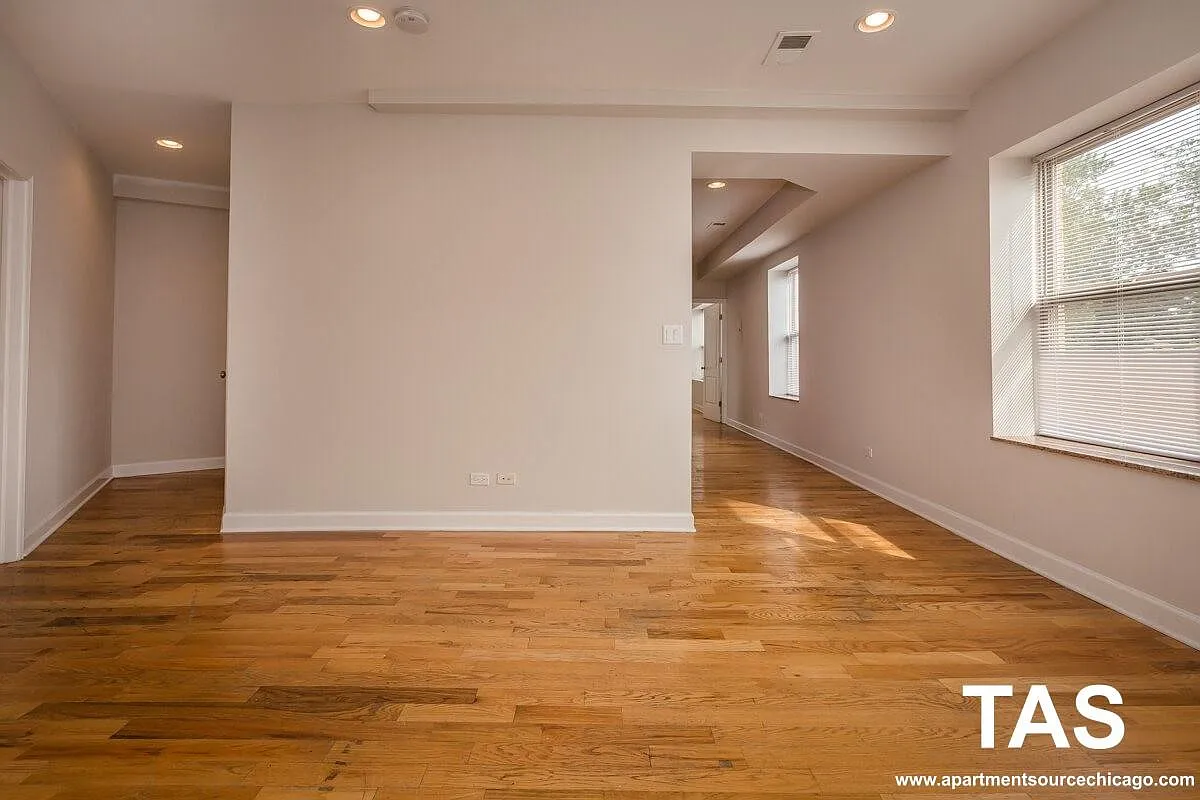 7225 N Rogers Ave — Photo 2