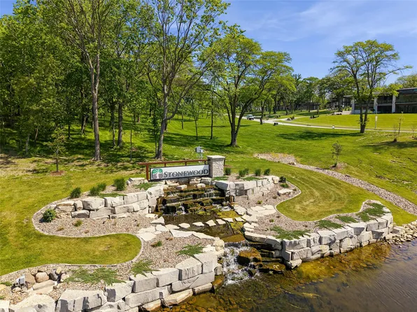 1516 S Timber Ln, West Des Moines, IA 50266