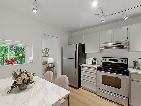 4th image of 210 W Grant St APT 607
