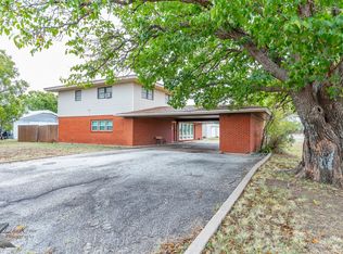 1150 W Lake Dr, Hamlin, TX 79520