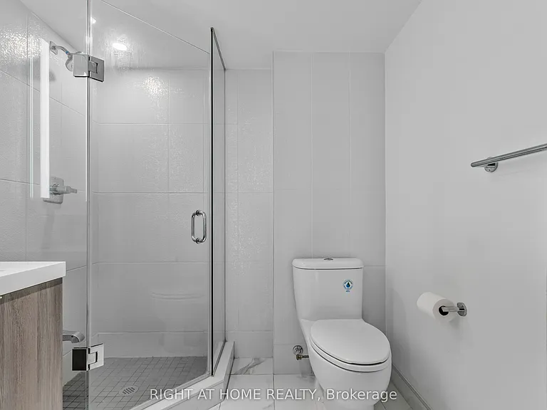 585 Bloor St E #1922 — Photo 18