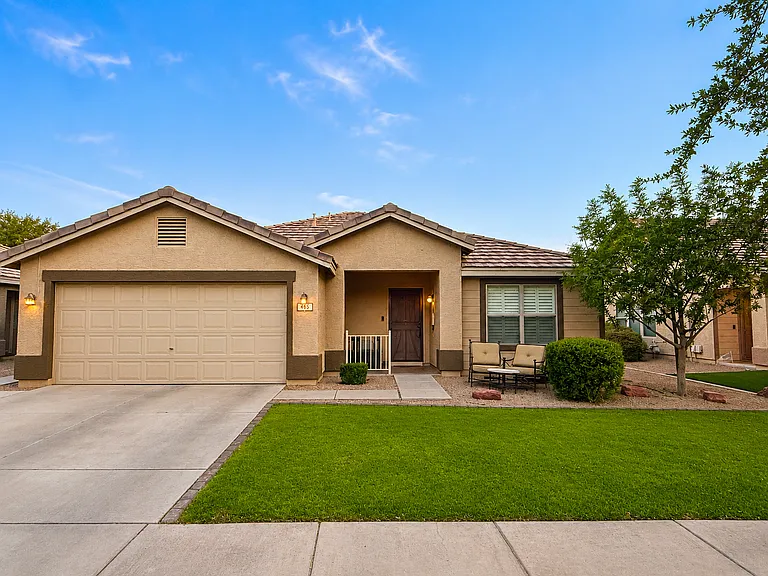 465 W Midland Ln — Photo 1