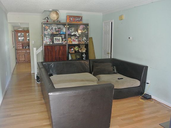 2nd image of 924 Pocasset Ct