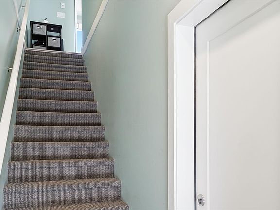 5th image of 1726 Kerrisdale Rd #104