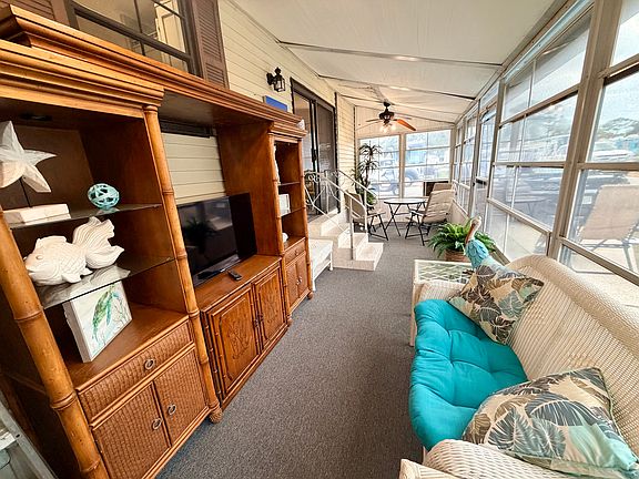 4th image of 7125 Fruitville Rd #404