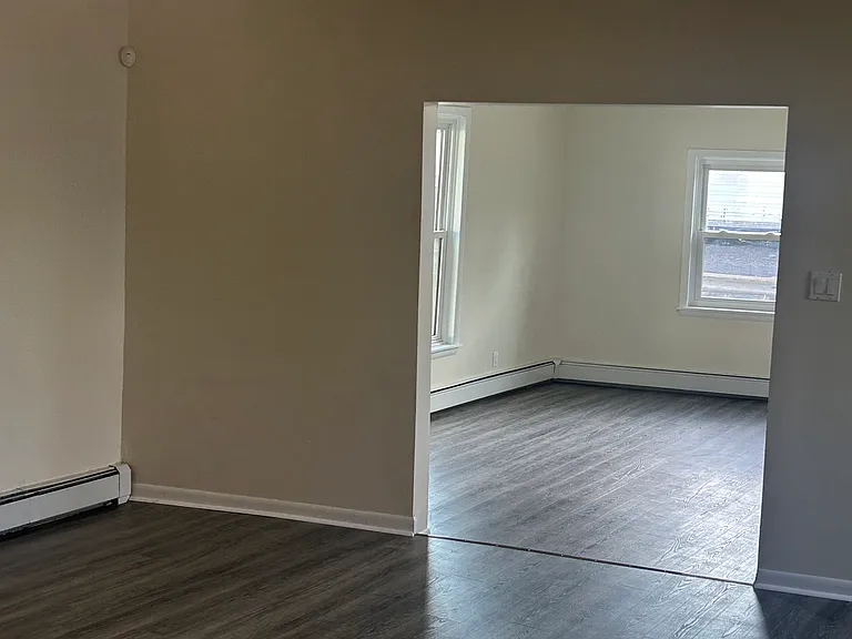 617 N Main St — Photo 2