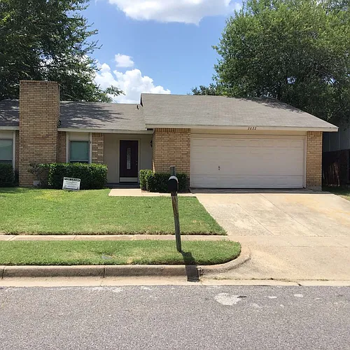 2622 Meadowview Dr Photo 1