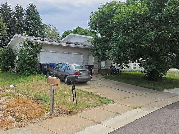 3rd image of 1126 11th Ave E