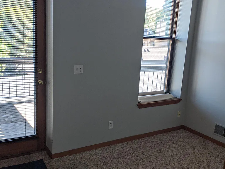 226 Exchange St S #B — Photo 8
