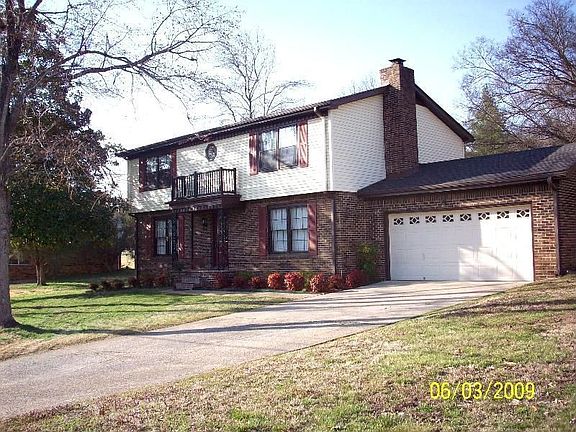 2nd image of 711 Versailles Dr SE