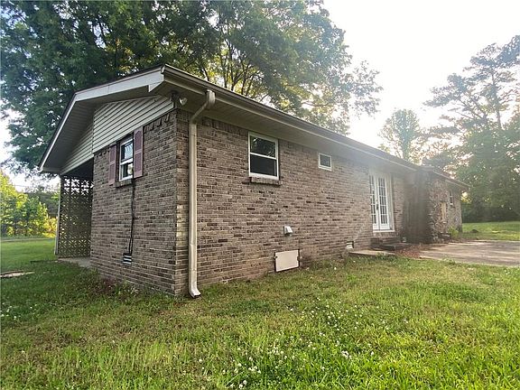 5th image of 1820 Walnut Ln
