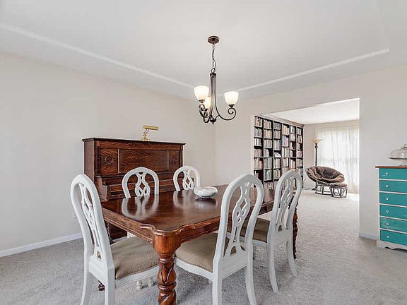 5th image of 427 Flagstone Ct
