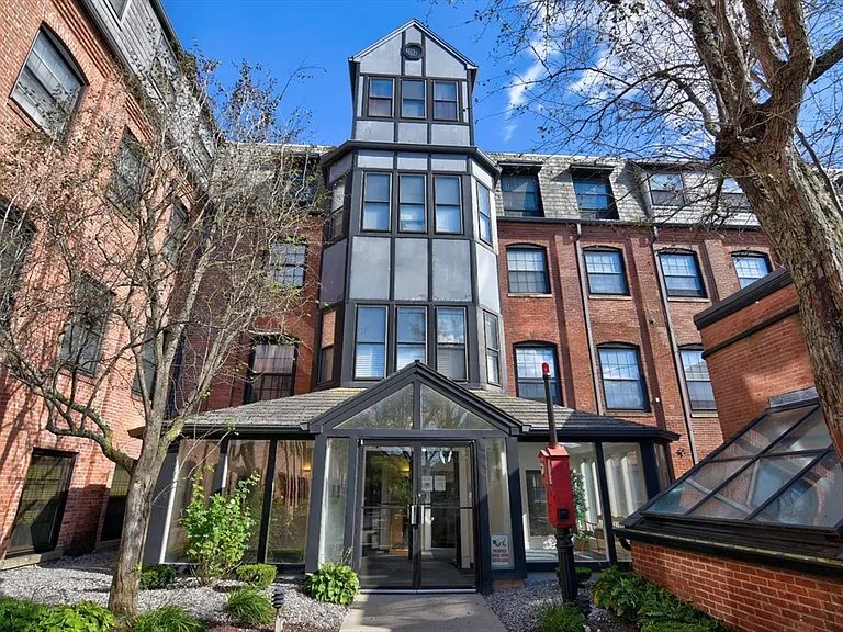 21 Linden St #212 — Photo 2
