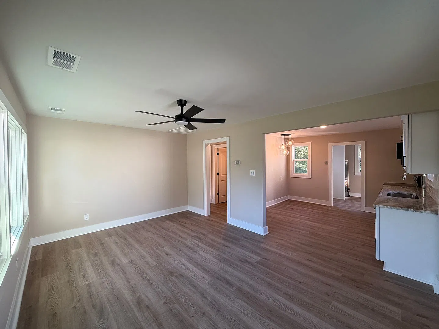 Beautifully Renovated 2-Bedroom Home with Fenced Backyard 1507 Pollock Street — Photo 2