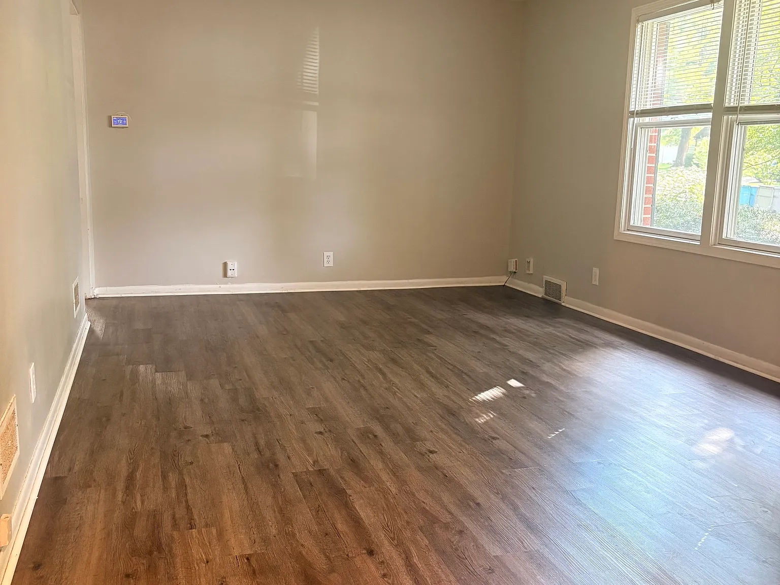 3 bed, 1.0 bath, 1030 sqft, $1,750 — Photo 4