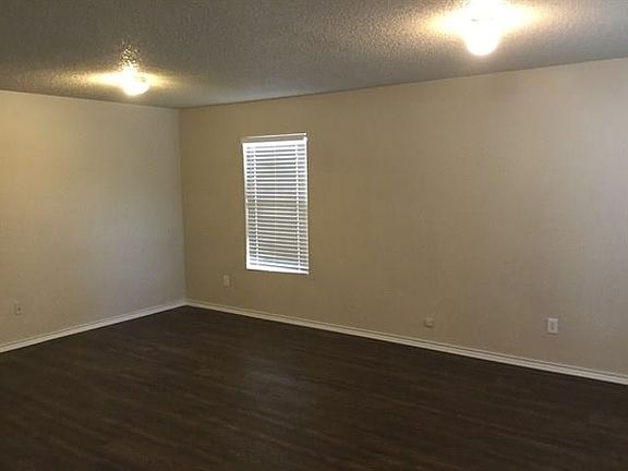 3rd image of 2706 Deerborn St