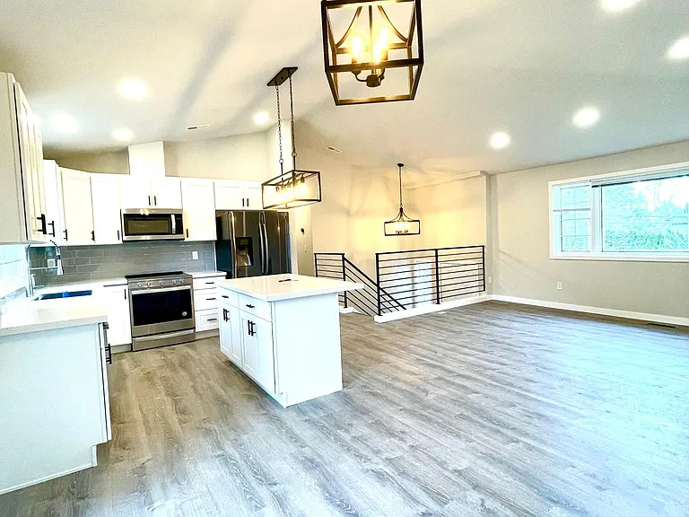 20832 Poplar Way — Photo 3