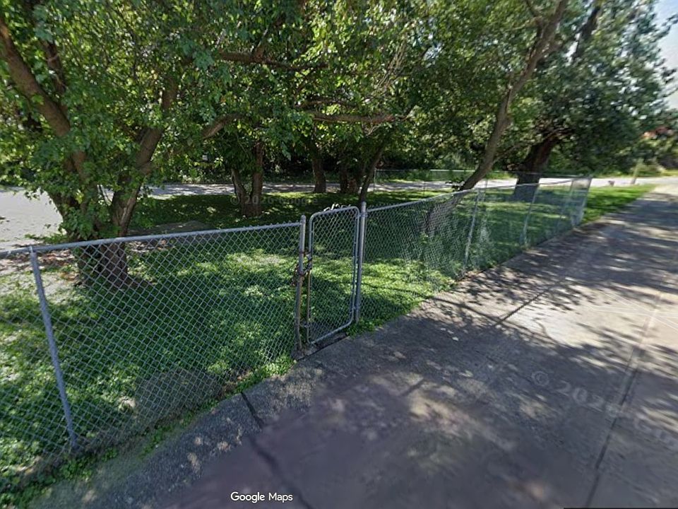 1st image of 300 E 91st St