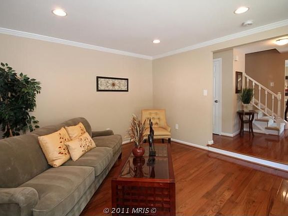2nd image of 5917 Oakland Park Dr