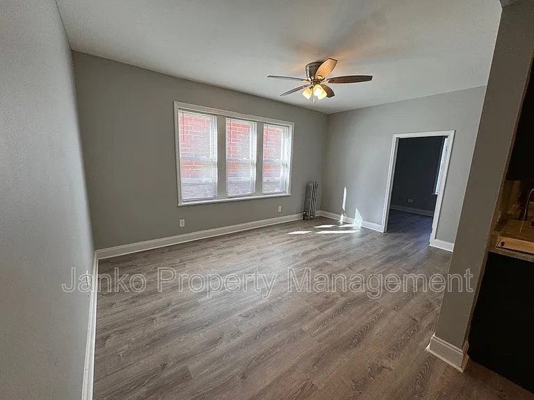 5352 W Division St #2R — Photo 10