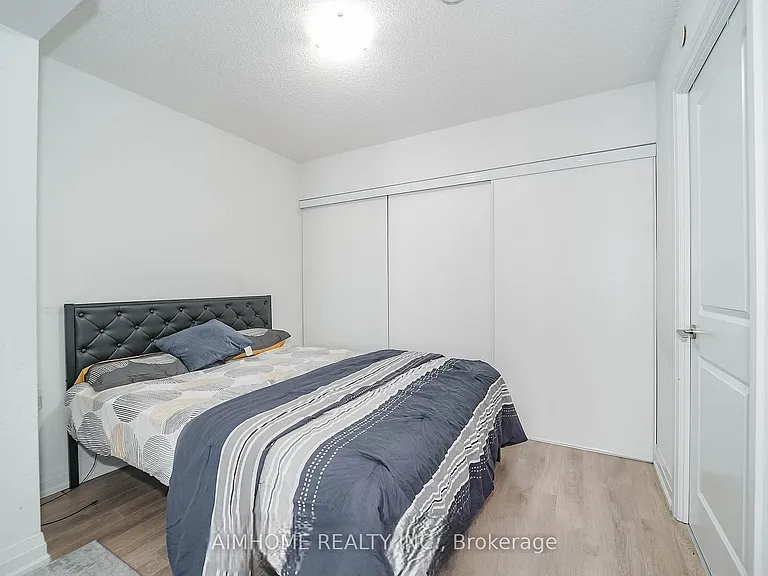 20 Meadowglen Pl #226 — Photo 13