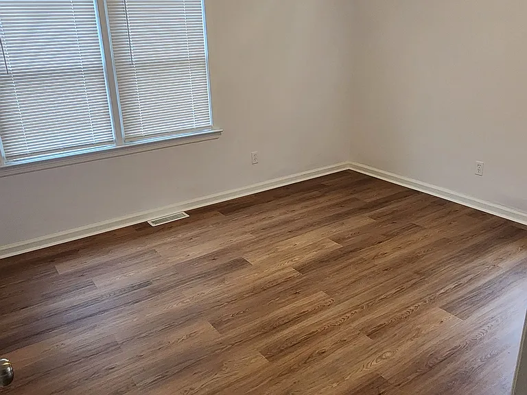 469 Locust Ave — Photo 11