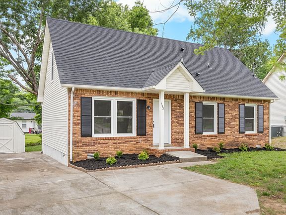 3rd image of 382 Louise Ln