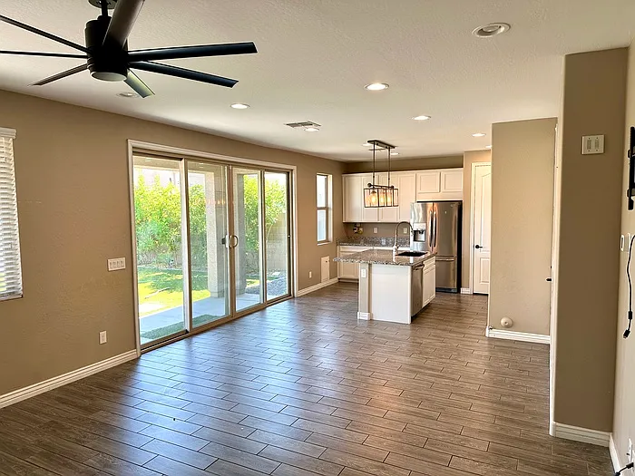 2930 E Sunland Ave — Photo 5