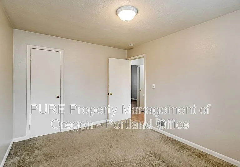 7016 N Amherst St — Photo 8