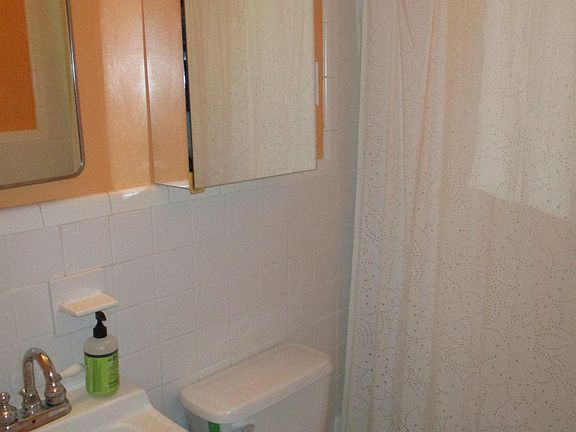 2nd image of 2932 Lawrence Dr