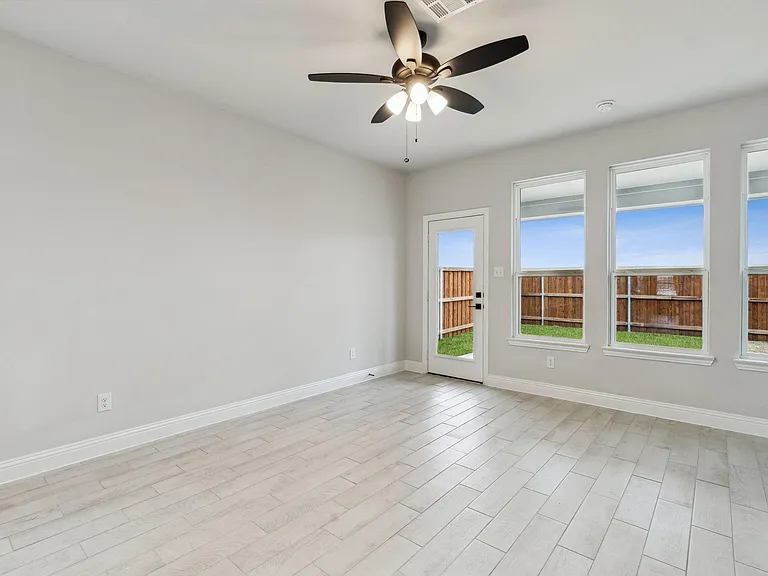 2821 Woodland Ct — Photo 3