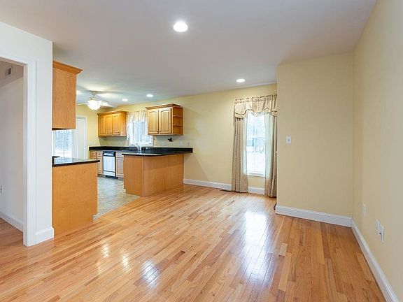 5th image of 5 Canterbury Court