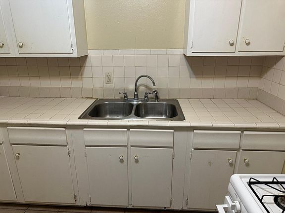 5th image of 220 Pinckney St APT G