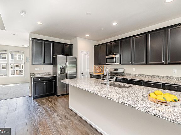 4th image of 1018 Edenberry Way