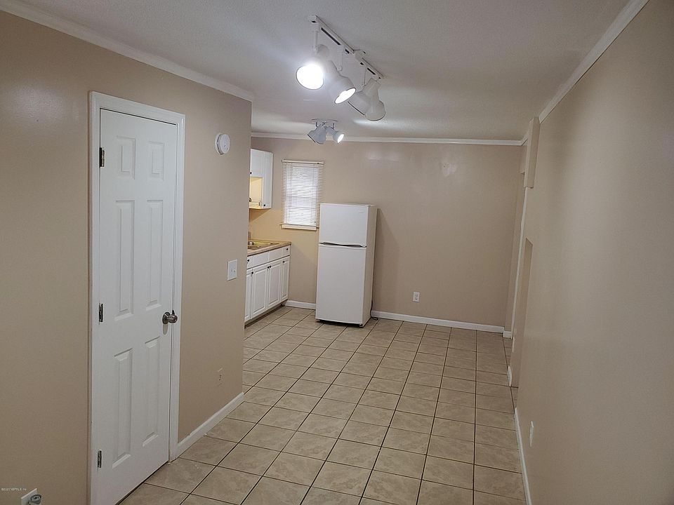 1st image of 704 NW 10th Ave