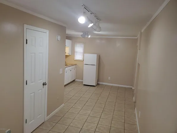 704 NW 10th Ave, Gainesville, FL 32601