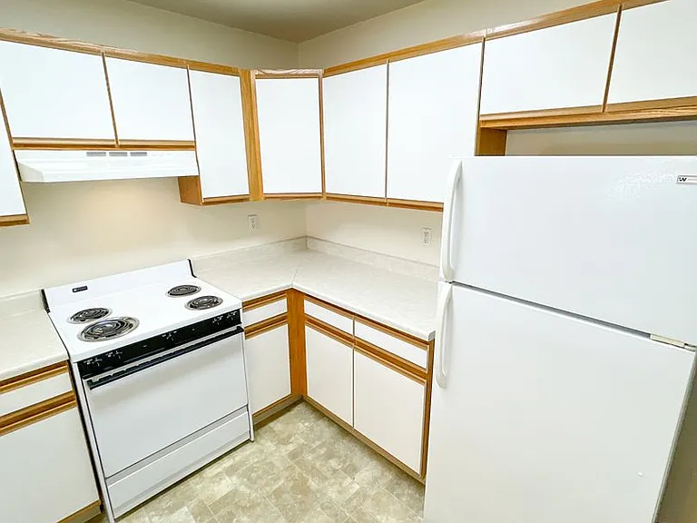 5416 N Hills Dr — Photo 4
