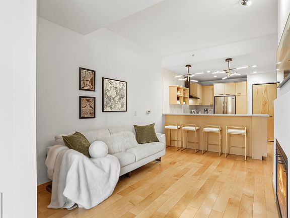5th image of 309 W Washington Ave Unit 207