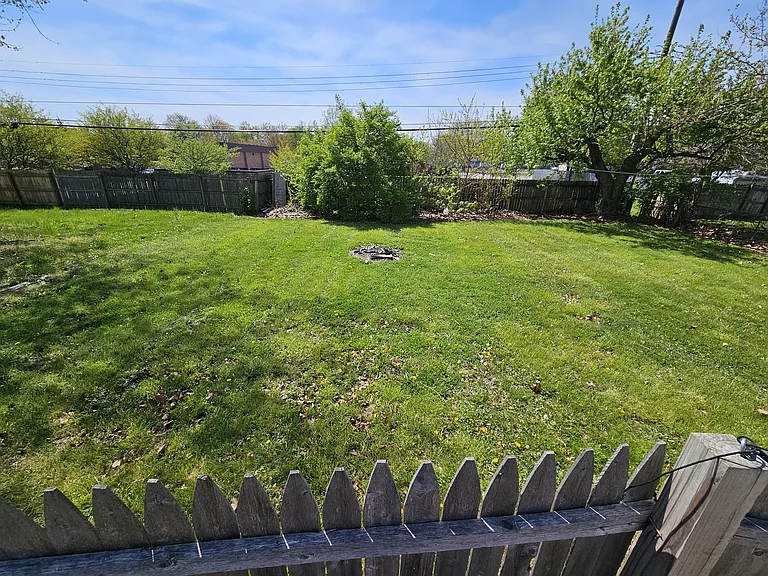 4910 Barlow Dr — Photo 15