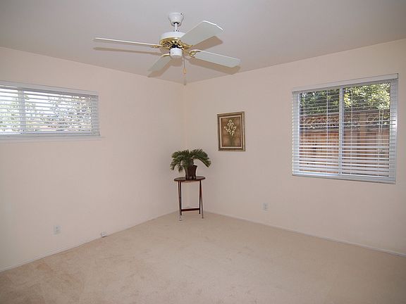 4th image of 944 Cambridge Ave