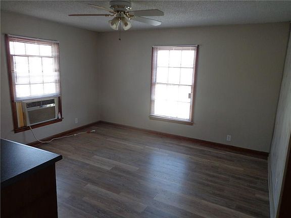4th image of 2203 Franklin Dr