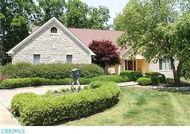1st image of 945 Vauxhill Ln