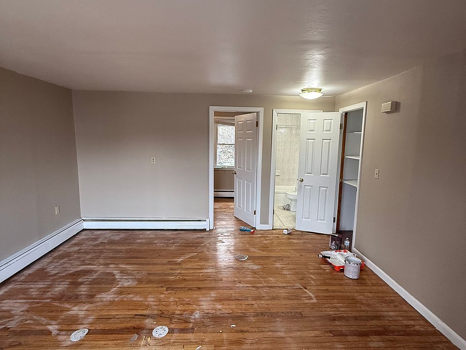2nd image of 512 Main St Unit 6