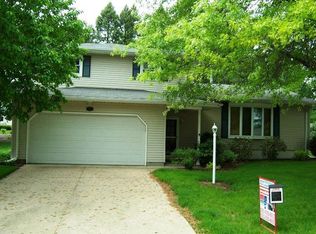3926 Fernwood Ave, Davenport, IA 52807
