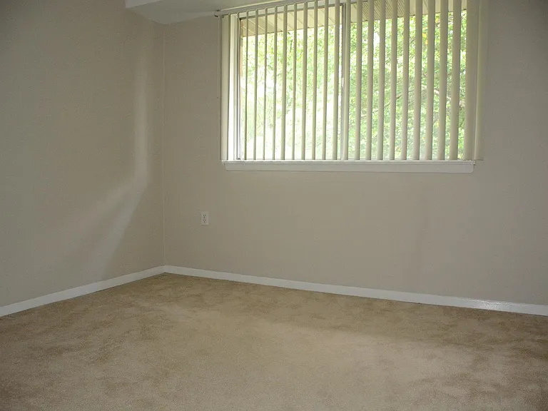 217 Victor Pkwy #F — Photo 14