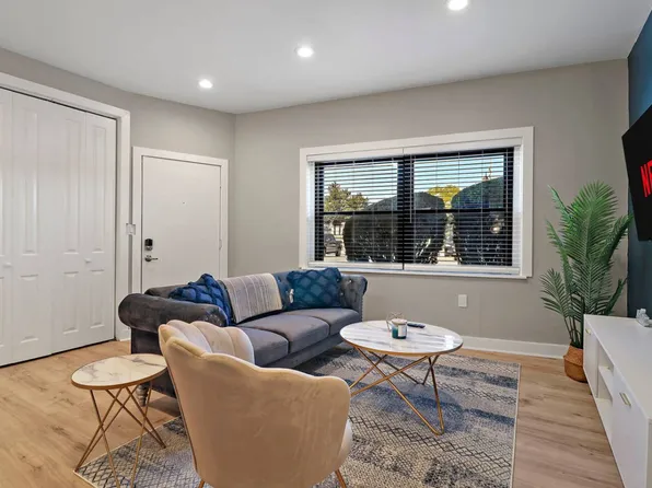 5015 Main St #Id1366954p, Lisle, IL 60532