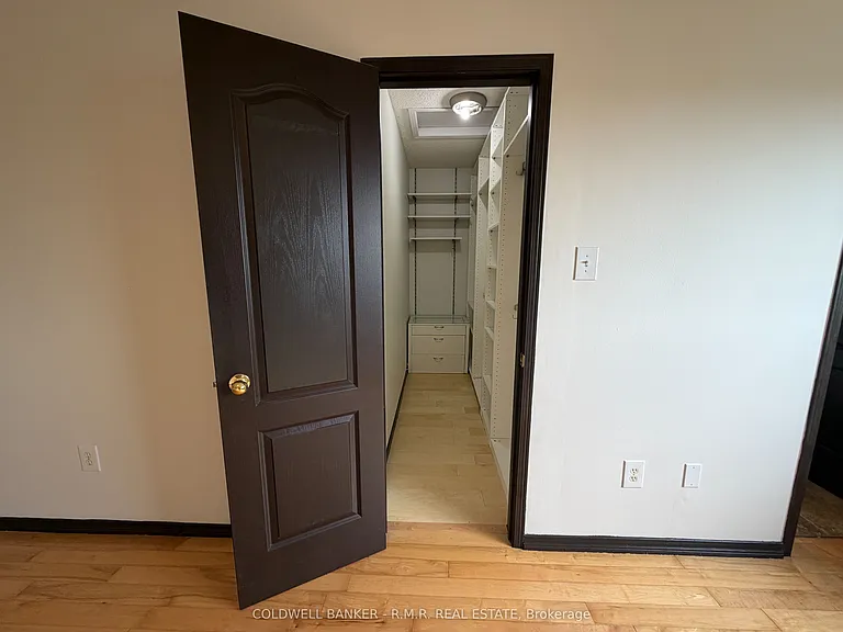 75 Margaret Graham Cres — Photo 22