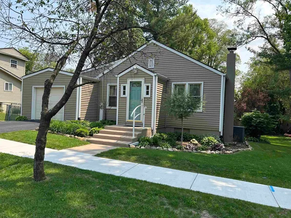 727 Elgin St, Cherry Valley, IL 61016