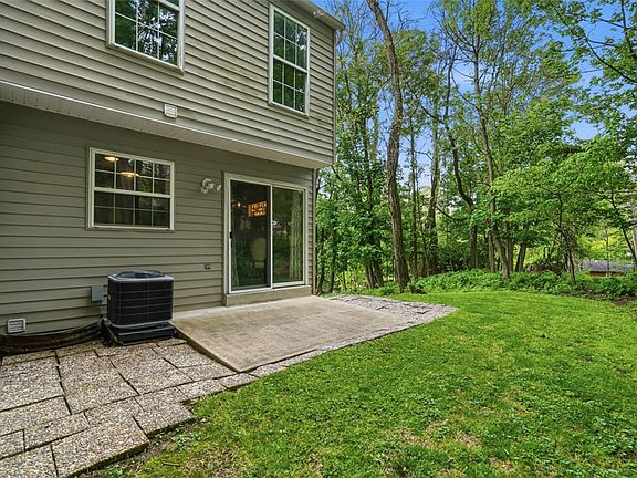 5th image of 1002 Pin Oak Ct